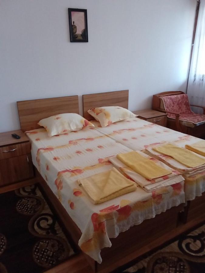 Къща За Гости Петрови Primorsko Luaran gambar
