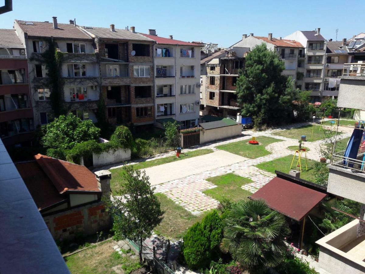 Къща За Гости Петрови Primorsko Luaran gambar